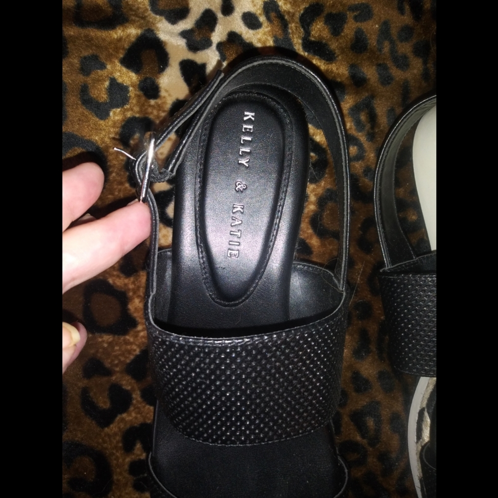 Kelly and Katie Black Sandals - Picture 4 of 10